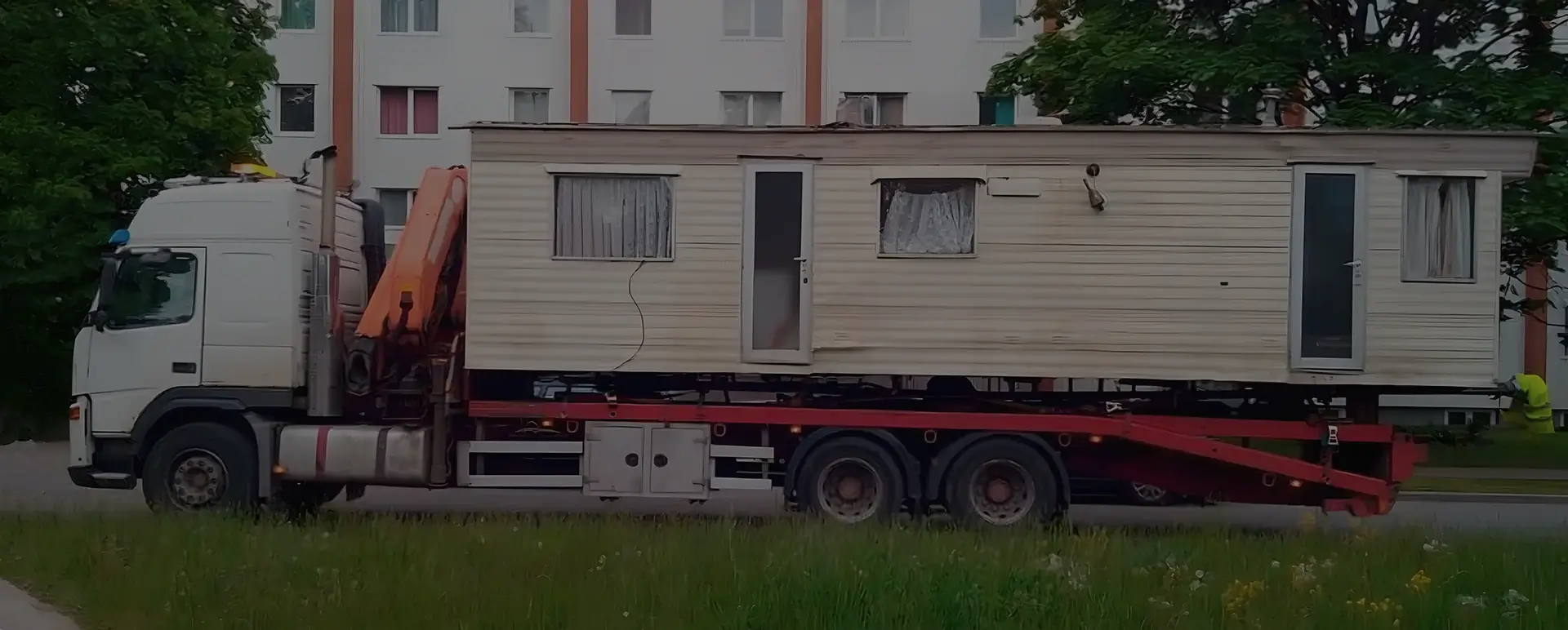 Получить онлайн цены на доставку низким тралом дом вагона в селе Верхний Наур (Северо-Кавказский округ - Чеченская Республика - Чечня) на сайте самостоятельно